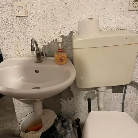 Tiny Without Bathroom 아파트